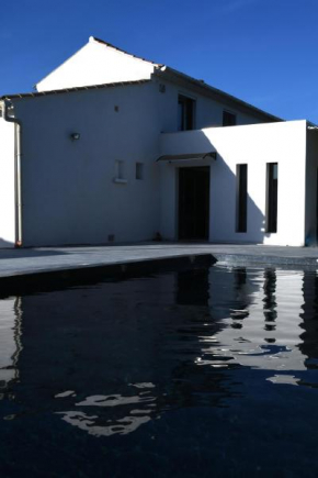 Reposante villa avec grande piscine